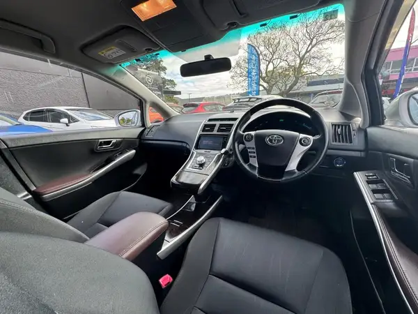 2014 Toyota Sai S Carousel 1