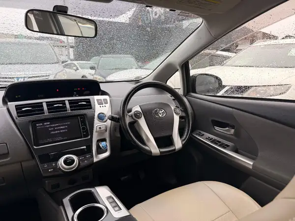 2012 Toyota Prius Alpha G Carousel 1