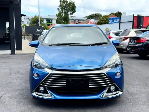 2015 Toyota Aqua GS Hybrid Carousel 8