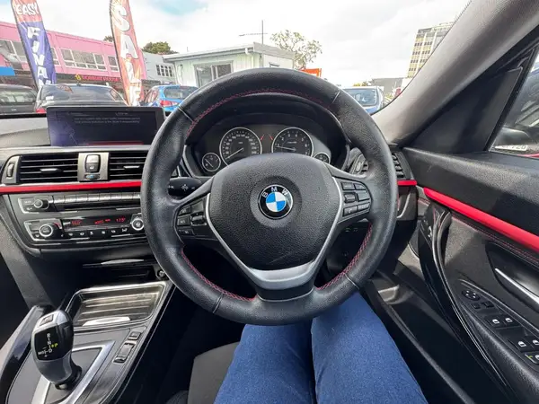 2014 BMW 320i I GRANTURISMO SPORT Carousel 2
