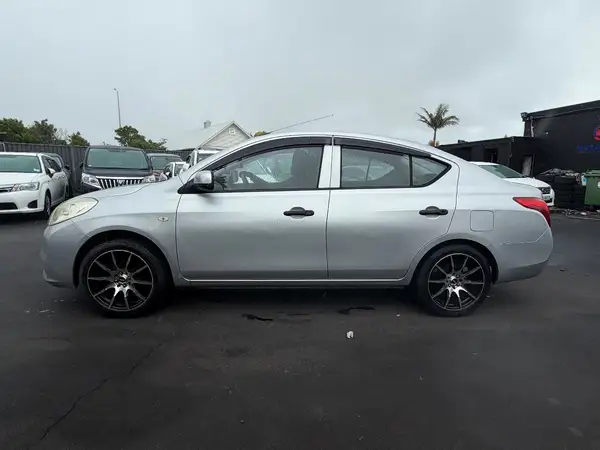 2014 Nissan Latio Carousel 3