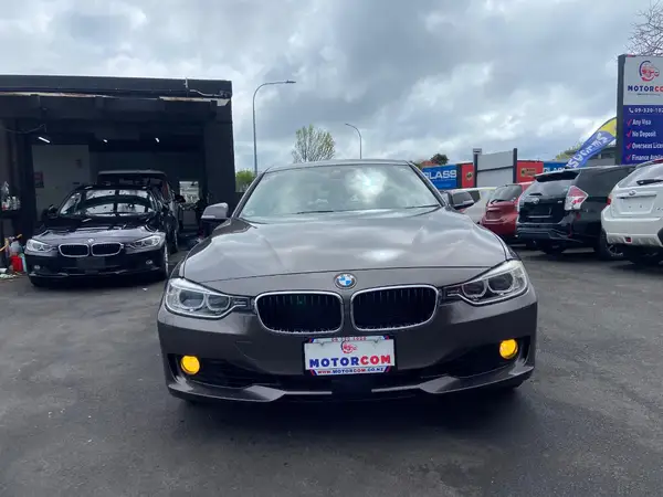 2014 BMW 320i Carousel 9