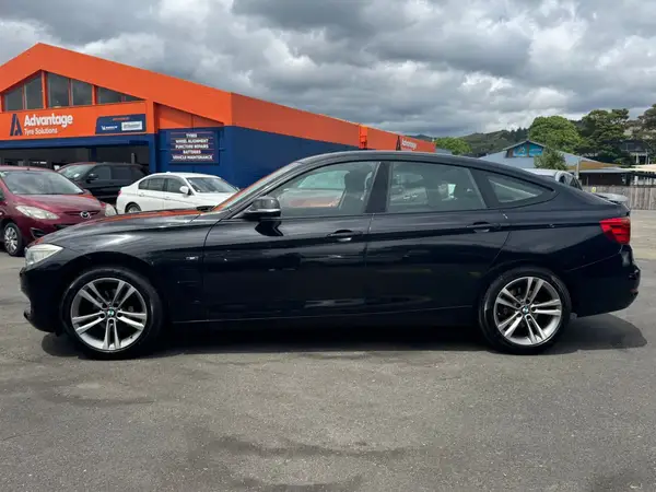 2014 BMW 320i I GRANTURISMO SPORT Carousel 7