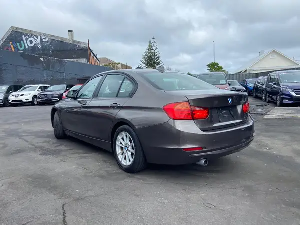 2014 BMW 320i Carousel 6