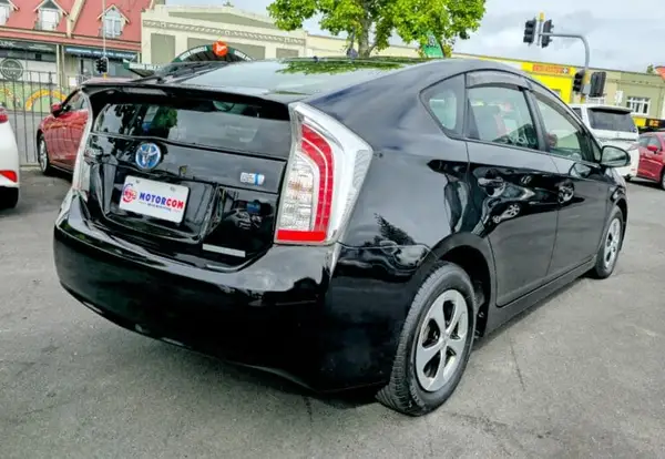 2013 Toyota Prius Carousel 4