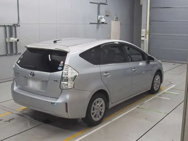 2012 Toyota Prius Alpha G Carousel 6