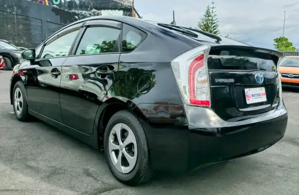 2013 Toyota Prius Carousel 6