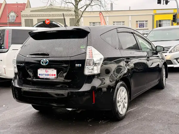 2012 Toyota Prius Alpha G Carousel 5
