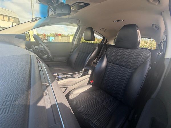 2014 Honda Vezel Z !! LEATHER SEATS !! HYBRID !! Carousel 9