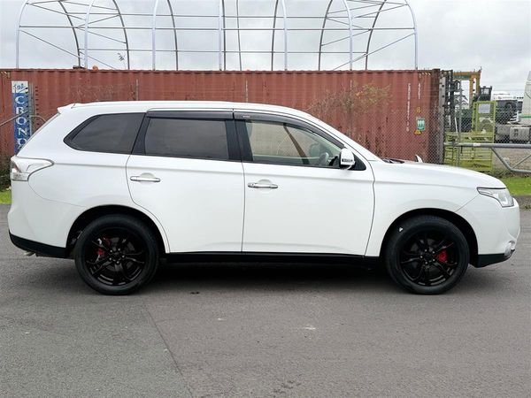 2013 Mitsubishi Outlander 7 SEATER !! REVERSING CAMERA !! Carousel 6