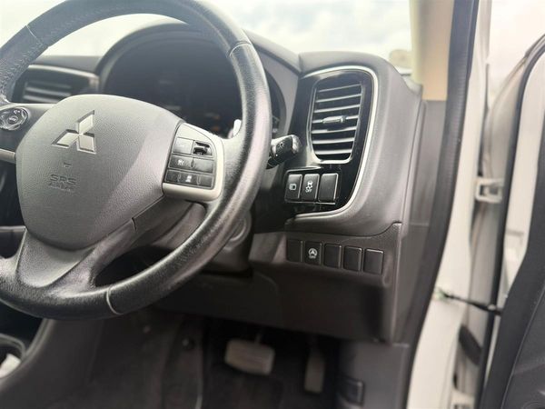 2013 Mitsubishi Outlander 7 SEATER !! REVERSING CAMERA !! Carousel 12