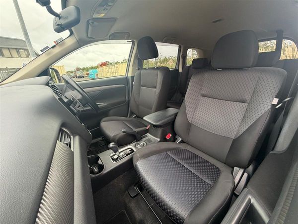 2013 Mitsubishi Outlander 7 SEATER !! REVERSING CAMERA !! Carousel 9