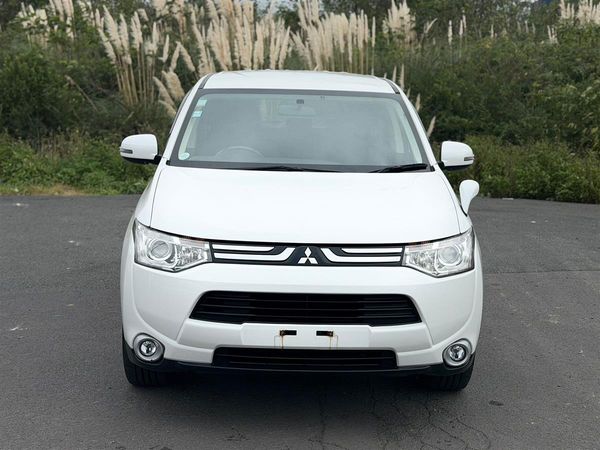 2013 Mitsubishi Outlander 7 SEATER !! REVERSING CAMERA !! Carousel 2