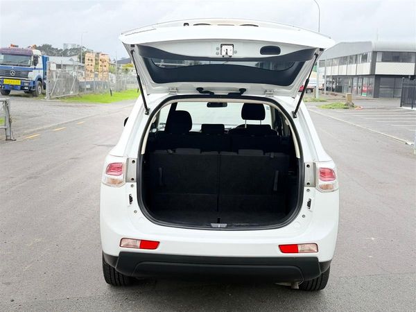 2013 Mitsubishi Outlander 7 SEATER !! REVERSING CAMERA !! Carousel 13
