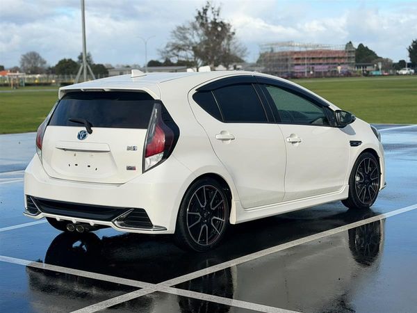 2015 Toyota Aqua GGS HYBRID !! ALLOYS !! Carousel 5