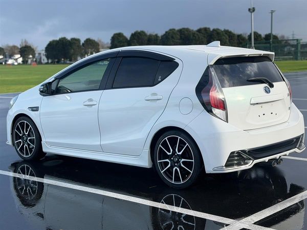 2015 Toyota Aqua GGS HYBRID !! ALLOYS !! Carousel 3