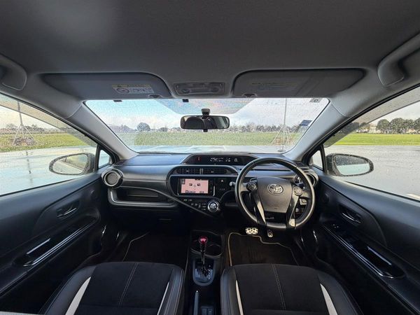 2015 Toyota Aqua GGS HYBRID !! ALLOYS !! Carousel 7