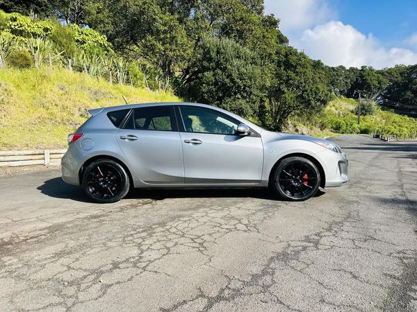 2012 Mazda Axela SPORTS !! STUNNING ALLOYS !! Carousel 7