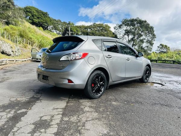 2013 Mazda Axela SPORTS !! SKYACTIVE ENGINE !! Carousel 6