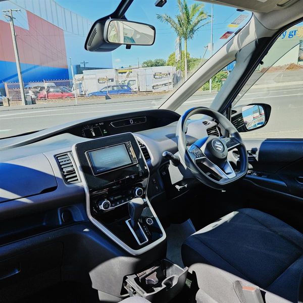 2017 Suzuki Landy 8 Seater van Carousel 8