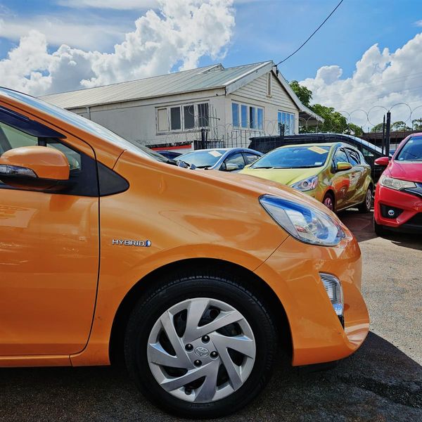 2015 Toyota Aqua HYBRID G SPEC LOW KMS Carousel 4