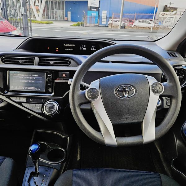 2015 Toyota Aqua HYBRID G SPEC LOW KMS Carousel 9