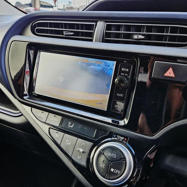 2015 Toyota Aqua HYBRID G SPEC LOW KMS Carousel 13