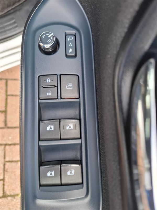 2015 Toyota Noah HYBRID CRUISE CONTROL 2 POWER SLIDING DOORS BLUETOOTH AUDIO REVERSE CAMERA SEAT HEATERS Carousel 16