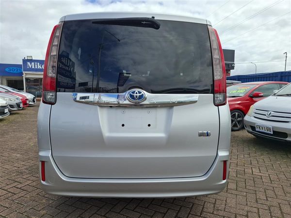 2015 Toyota Noah HYBRID CRUISE CONTROL 2 POWER SLIDING DOORS BLUETOOTH AUDIO REVERSE CAMERA SEAT HEATERS Carousel 4