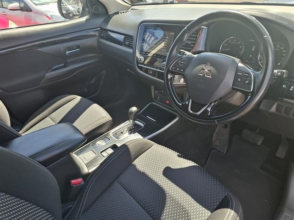 2022 Mitsubishi Outlander LS 4WD 7 SEATS NZ NEW CRUISE CONTROL MULTI AIRBAGS PARKING SENSORS PRE-CRASH WARNING REVERSE CAMERA BLUETOOTH USB PORTS TOWBAR FACTORY ALLOYS AUTO HOLD Carousel 9