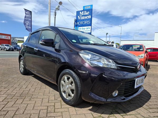 2015 Toyota Vitz PUSH START AUTO STOP TRACTION CONTROL ALLOY WHEELS