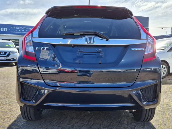 2017 Honda Fit HYBRID REVERSE CAMERA BLUETOOTH AUDIO SEAT HEATERS PUSH START ECO/SPORTS MODE Carousel 4