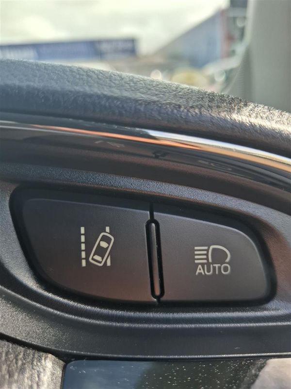 2017 Toyota Vitz HYBRID PUSH START LANE ASSIST PRE CRASH WARNING REVERSE CAMERA BLUETOOTH AUDIO SEAT HEATERS TRACTION CONTROL MULTI AIRBAGS Carousel 11