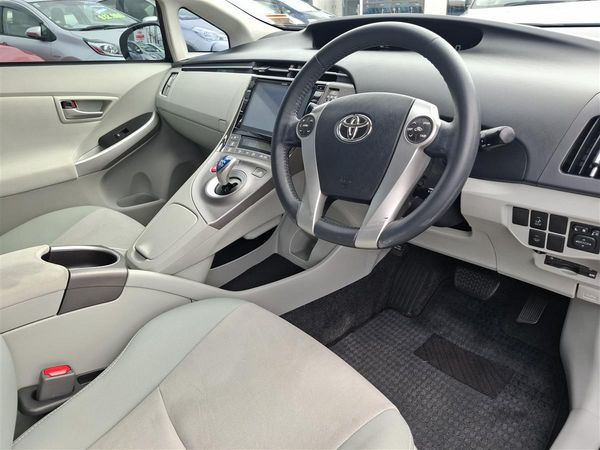 2015 Toyota Prius CRUISE CONTROL MULTI AIRBAGS ALPINE STEREO / BLUETOOTH REVERSE CAMERA DRIVE MODES ELECTRIC DRIVER SEAT DASH CAM Carousel 9