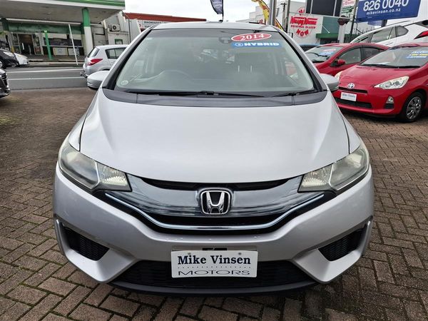 2014 Honda Fit HYBRID MULTI AIRBAGS REVERSE CAMERA BLUETOOTH SPORTS / ECO MODE STABILITY CONTROL USB / AUX PORTS Carousel 1