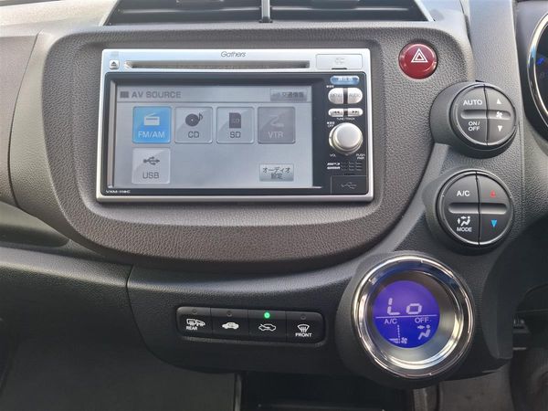 2013 Honda Fit SHUTTLE HYBRID CRUISE CONTROL HALF LEATHER SEATS ECO MODE Carousel 12