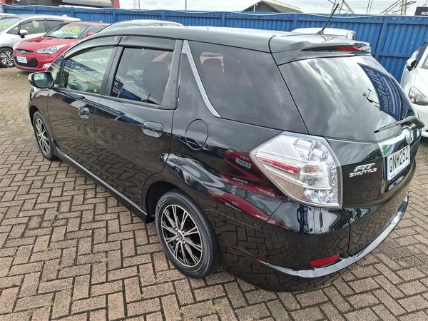 2013 Honda Fit SHUTTLE HYBRID CRUISE CONTROL HALF LEATHER SEATS ECO MODE Carousel 3