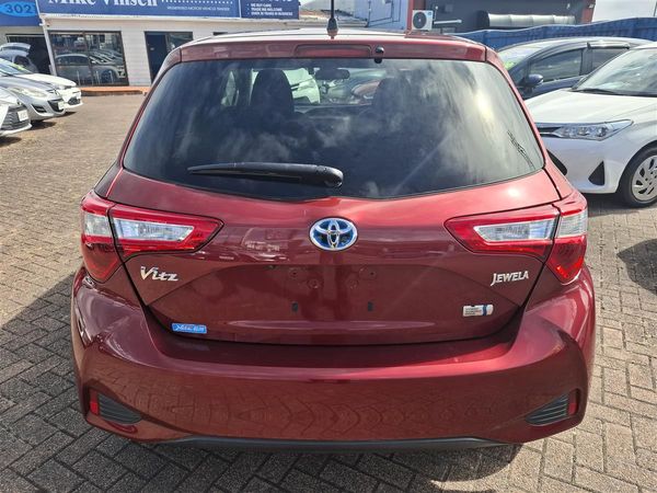 2017 Toyota Vitz HYBRID PUSH START LANE ASSIST PRE CRASH WARNING REVERSE CAMERA BLUETOOTH AUDIO SEAT HEATERS TRACTION CONTROL MULTI AIRBAGS Carousel 4