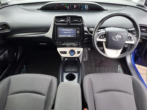 2017 Toyota Prius HYBRID ADAPTIVE CRUISE CONTROL  LANE ASSIST  PRE-CRASH WARNING  REVERSE CAMERA  BLUETOTH AUDIO  MULTI AIRBAGS  ALLOYS Carousel 8