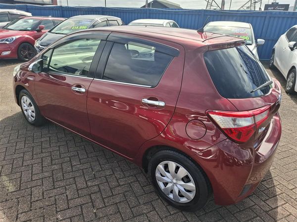 2017 Toyota Vitz HYBRID PUSH START LANE ASSIST PRE CRASH WARNING REVERSE CAMERA BLUETOOTH AUDIO SEAT HEATERS TRACTION CONTROL MULTI AIRBAGS Carousel 3