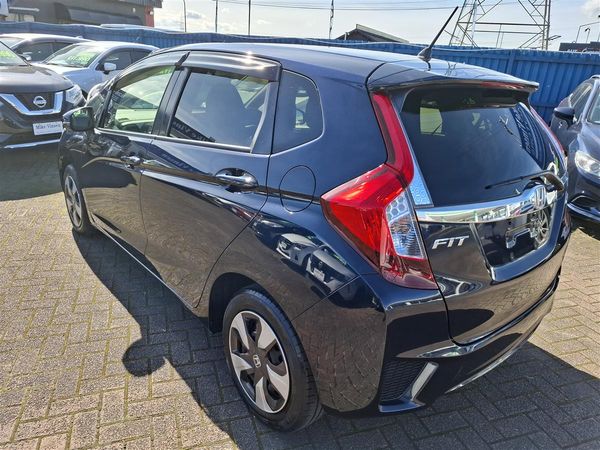 2017 Honda Fit HYBRID REVERSE CAMERA BLUETOOTH AUDIO SEAT HEATERS PUSH START ECO/SPORTS MODE Carousel 3