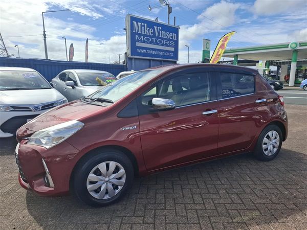 2017 Toyota Vitz HYBRID PUSH START LANE ASSIST PRE CRASH WARNING REVERSE CAMERA BLUETOOTH AUDIO SEAT HEATERS TRACTION CONTROL MULTI AIRBAGS Carousel 2