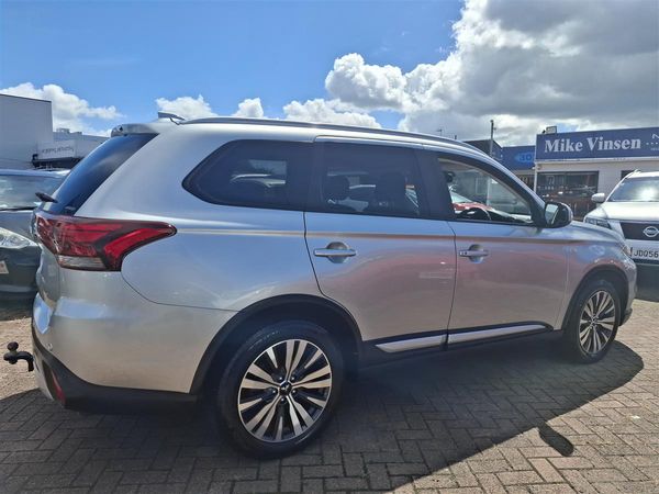 2022 Mitsubishi Outlander LS 4WD 7 SEATS NZ NEW CRUISE CONTROL MULTI AIRBAGS PARKING SENSORS PRE-CRASH WARNING REVERSE CAMERA BLUETOOTH USB PORTS TOWBAR FACTORY ALLOYS AUTO HOLD Carousel 5