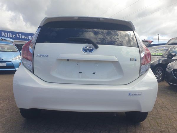 2016 Toyota Aqua S PUSH START LANE ASSIST PRE-CRASH SENSOR CURTAIN AIRBAGS REVERSE CAMERA BLUETOOTH AUDIO AUTO HEADLIGHTS Carousel 4