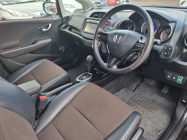 2013 Honda Fit SHUTTLE HYBRID CRUISE CONTROL HALF LEATHER SEATS ECO MODE Carousel 9
