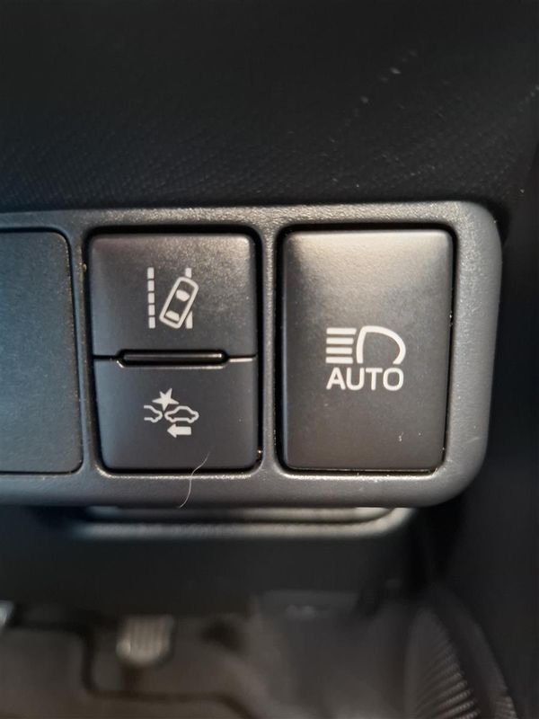 2021 Toyota Aqua S LANE ASSIST PRE-CRASH WARNING BLUETOOTH AUDIO REVERSE CAMERA PARKING SENSORS AUTO HEADLIGHTS Carousel 13
