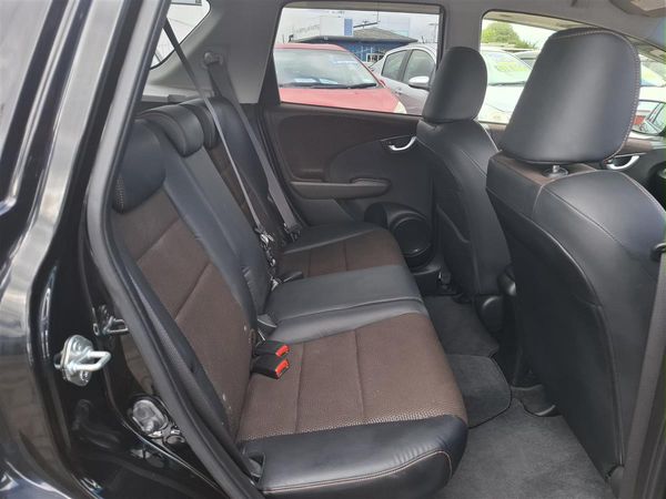 2013 Honda Fit SHUTTLE HYBRID CRUISE CONTROL HALF LEATHER SEATS ECO MODE Carousel 10