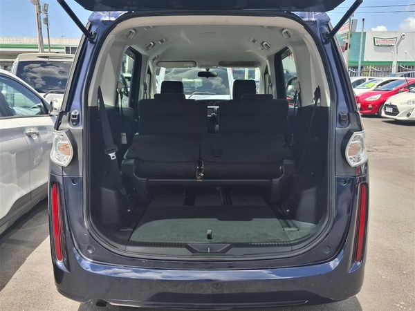 2010 Mazda Biante 8 SEATS  REVERSE CAMERA  2 POWER SLIDING DOORS  I-STOP Carousel 7