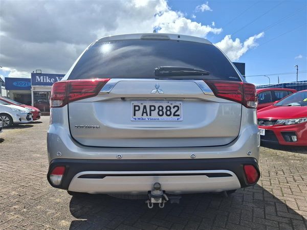 2022 Mitsubishi Outlander LS 4WD 7 SEATS NZ NEW CRUISE CONTROL MULTI AIRBAGS PARKING SENSORS PRE-CRASH WARNING REVERSE CAMERA BLUETOOTH USB PORTS TOWBAR FACTORY ALLOYS AUTO HOLD Carousel 4