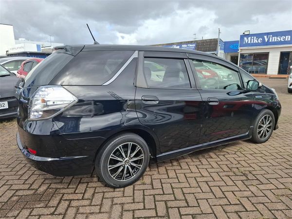 2013 Honda Fit SHUTTLE HYBRID CRUISE CONTROL HALF LEATHER SEATS ECO MODE Carousel 5